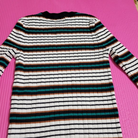 Forever 21 Contemporary Multi Striped Soft Sweater Size M Mint Condition NWOT - Picture 2 of 4